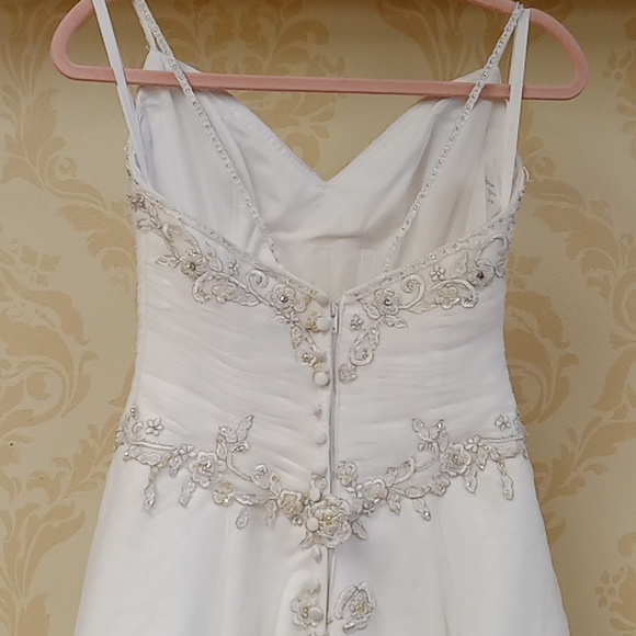 SOLD Forever yours size 4 wedding gown - Picture 5 of 11